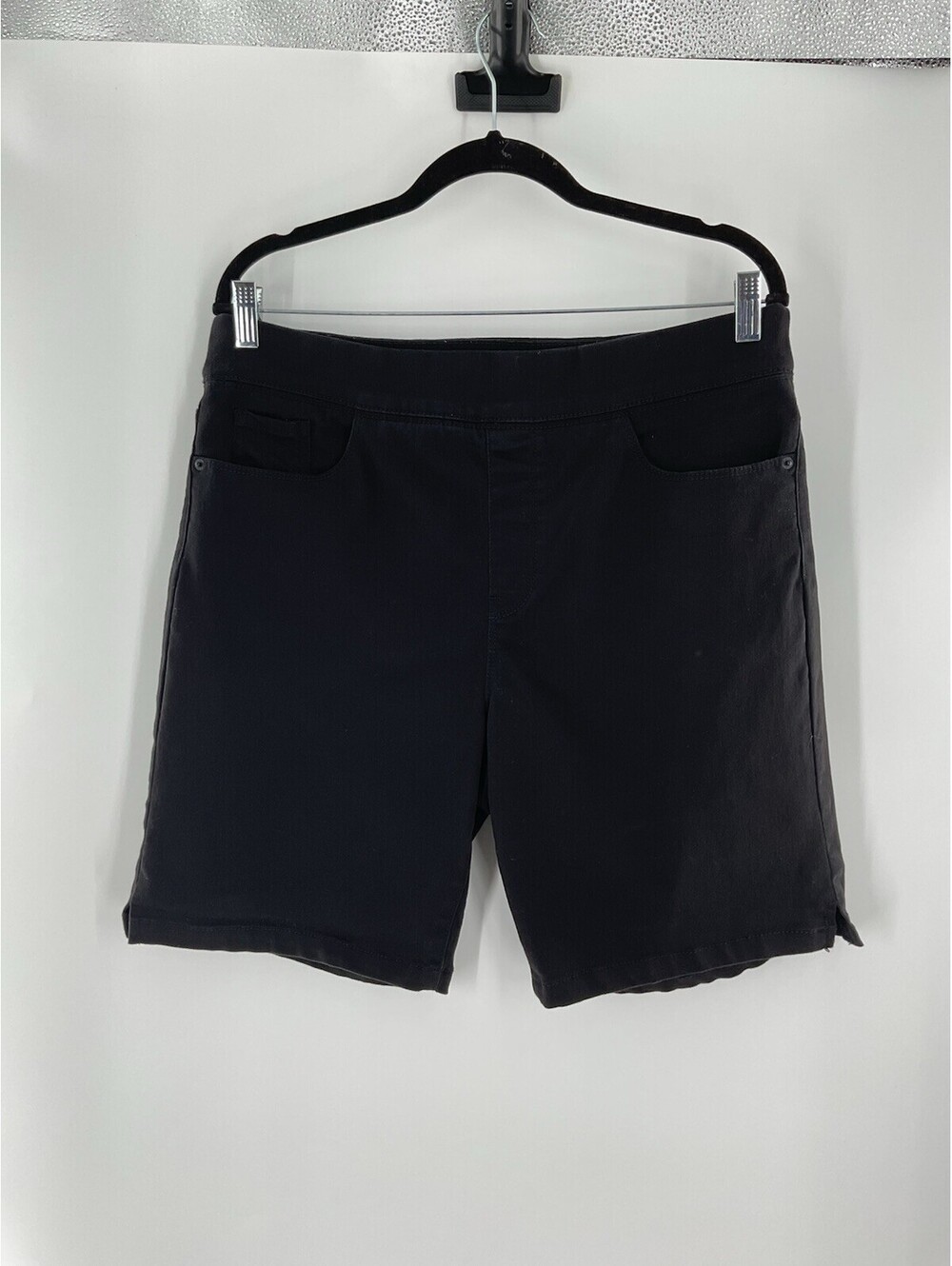 DKNY women’s Size Large Black Shorts 117